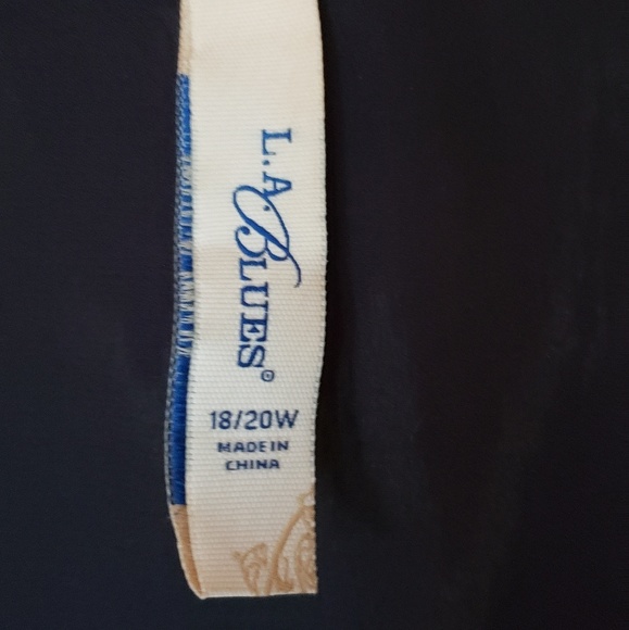 A multi color top - Picture 2 of 3